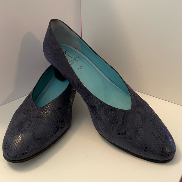 Thierry Rabotin Women’s‎ Italian Navy Textured Leather Pumps EU 38.5 - Picture 1 of 5